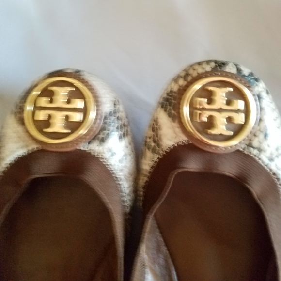 TORY BURCH SNAKE SKIN FLATS - Picture 3 of 5